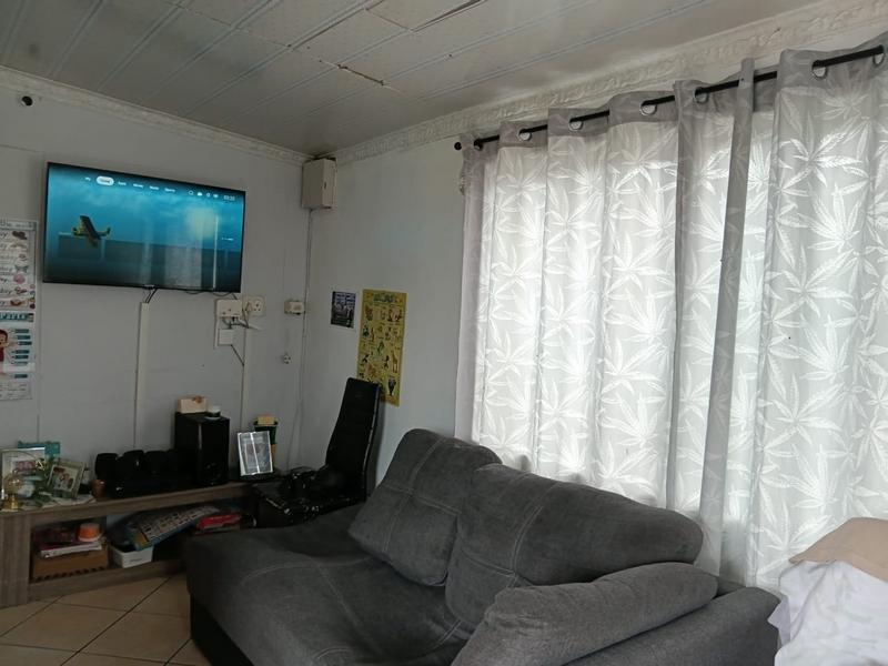 2 Bedroom Property for Sale in New Macassar Western Cape